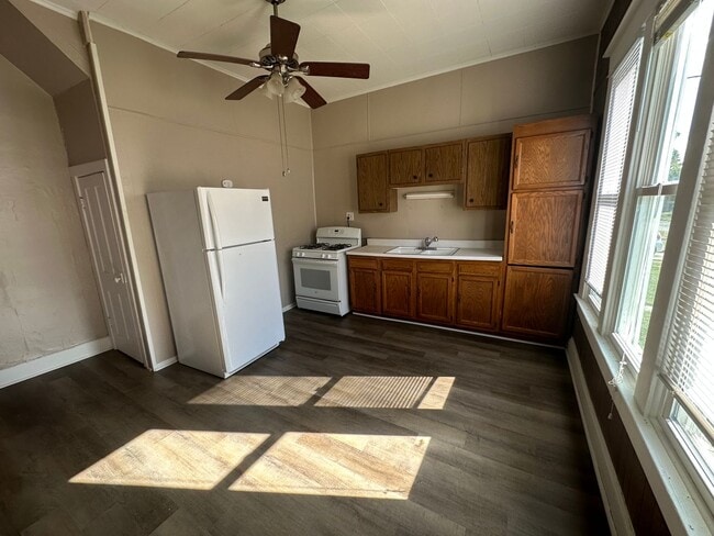 property at 1719 1/2-1719 1/2 W Adams St