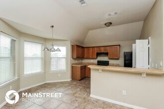 120 Currie Ct in Crowley, TX - Foto de edificio - Building Photo