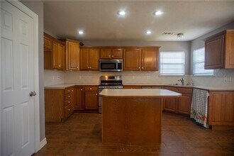 884 Palisades Ave in Springdale, AR - Building Photo - Building Photo