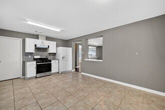 5615 W Harrow Dr in Houston, TX - Building Photo - Building Photo