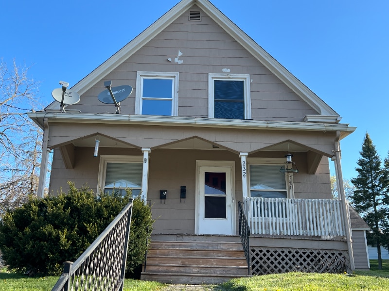 232 Leavens Ave in Sheboygan Falls, WI - Building Photo