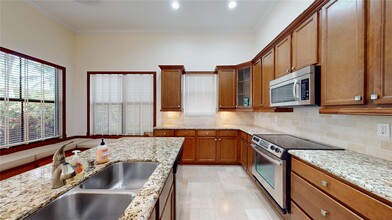 4046 NW 85th Ave in Pembroke Pines, FL - Building Photo - Building Photo