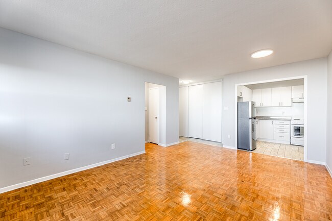 80 St. Clair in Toronto, ON - Building Photo - Interior Photo