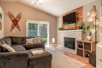 6036 White Water Way in Reno, NV - Building Photo - Building Photo