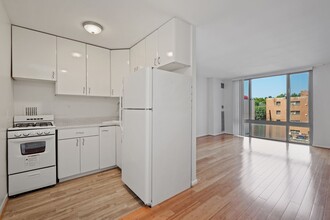 950 25th St NW, Unit Unit 315N in Washington, DC - Foto de edificio - Building Photo