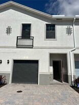 814 SW 11th Wy in Florida City, FL - Building Photo