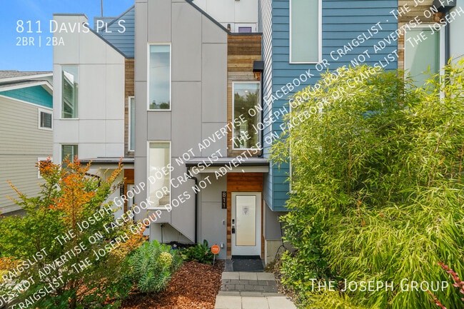 property at 811 Davis Pl S
