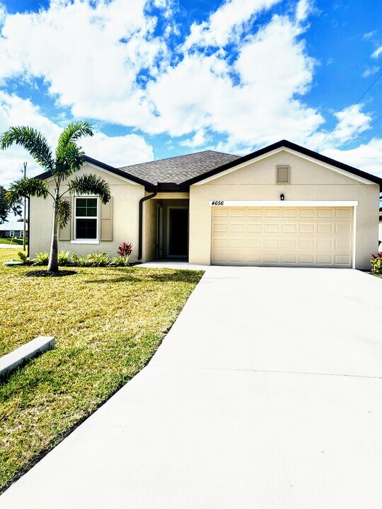 4656 SW Lassiter Ter in Port St. Lucie, FL - Building Photo