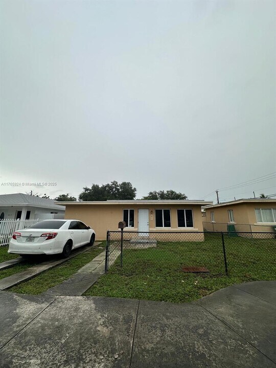 10150 NW 8th Ave in Miami, FL - Building Photo