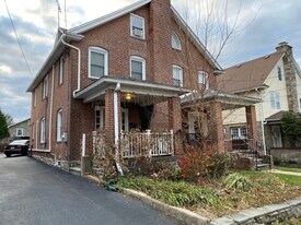 2432 E County Line Rd in Ardmore, PA - Building Photo