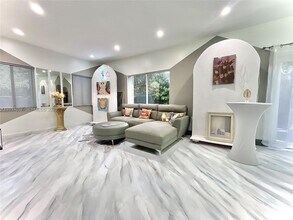 1102 NW 26th St in Miami, FL - Building Photo - Building Photo