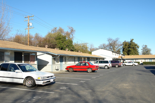 Oak View Apartments in Vacaville, CA - Building Photo - Building Photo