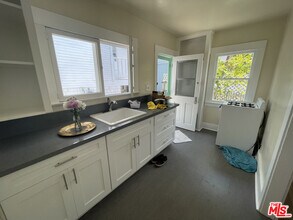 103 S Guadalupe Ave in Redondo Beach, CA - Building Photo - Building Photo