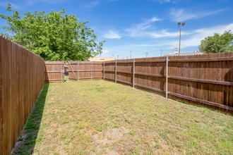 St Charles Townhomes in Oklahoma City, OK - Building Photo - Building Photo