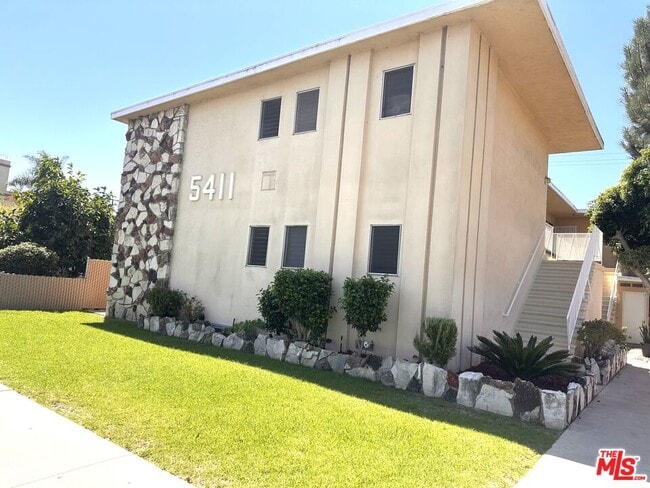 property at 5411 S Centinela Ave