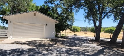 8424 Silver Bridge Rd in Palo Cedro, CA - Building Photo - Building Photo