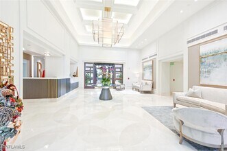 8665 Bay Colony Dr in Naples, FL - Building Photo - Building Photo