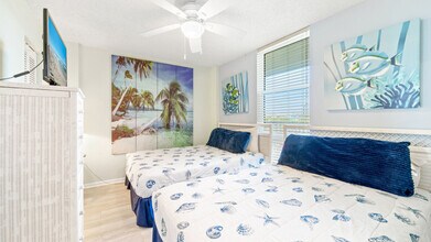 7205 Thomas Dr in Panama City Beach, FL - Building Photo - Building Photo