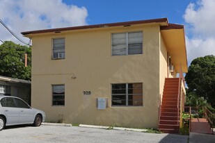 705 13th St in West Palm Beach, FL - Building Photo