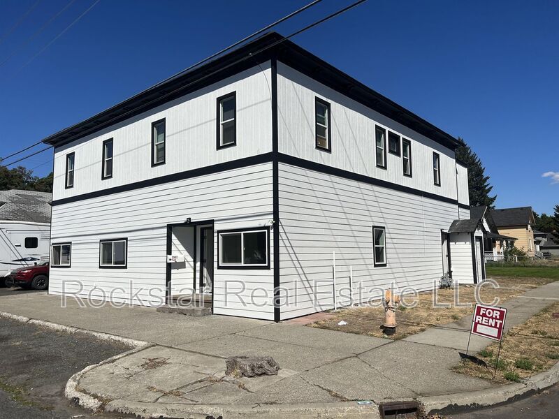 2902 N Cedar St in Spokane, WA - Building Photo