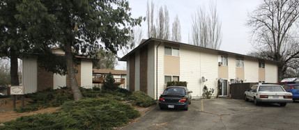 Brentwood Court in Beaverton, OR - Foto de edificio - Building Photo