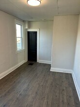 656 Dow Ave in Carnegie, PA - Building Photo - Building Photo