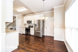 6720 Winners Dr in Whitsett, NC - Foto de edificio - Building Photo