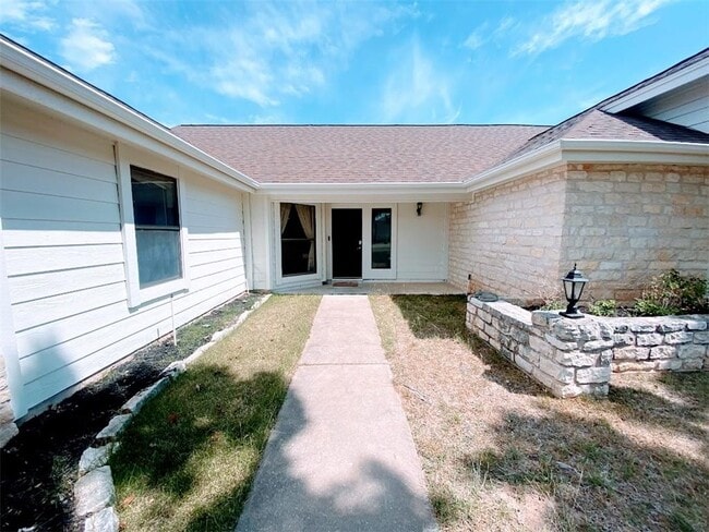 21822 Tallahassee Ave in Lago Vista, TX - Building Photo - Building Photo