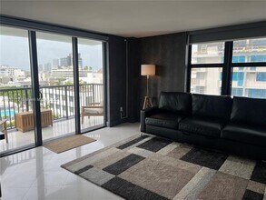 1800 Collins Ave, Unit 9D in Miami Beach, FL - Building Photo - Building Photo