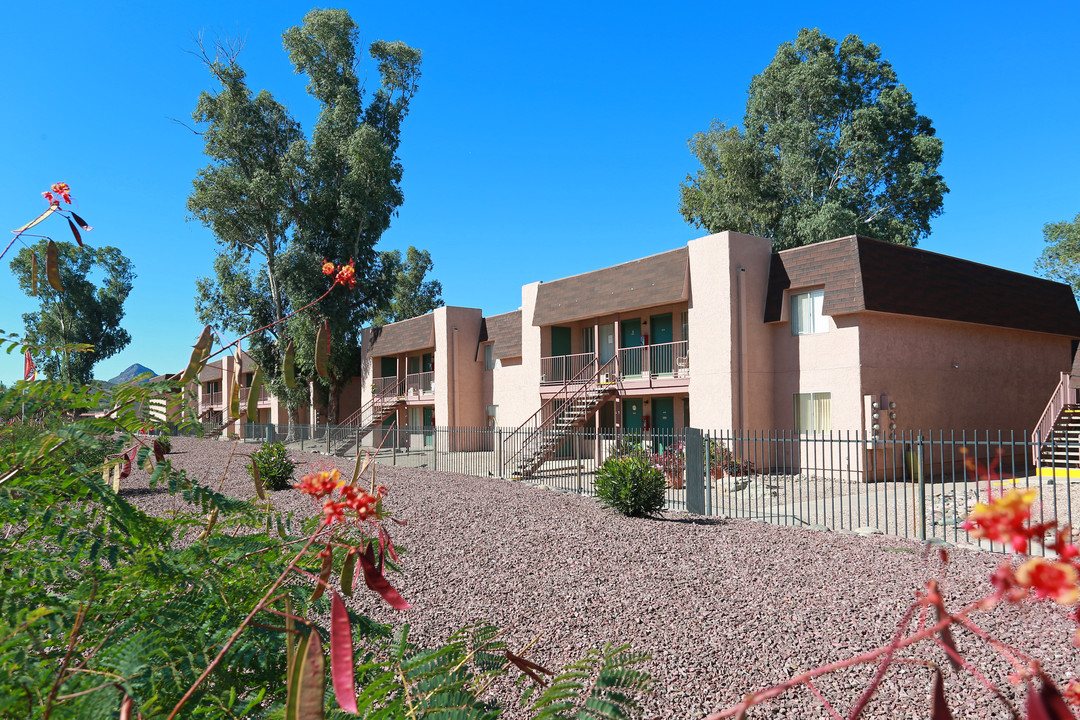 Westlake Village in Tucson, AZ - Foto de edificio