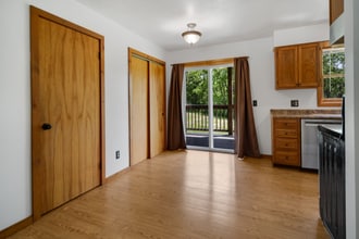 1895 E Shore Dr in Lansing, NY - Foto de edificio - Building Photo