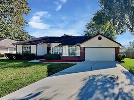 1915 Breckenridge Blvd in Middleburg, FL - Building Photo