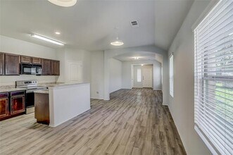 3204 Robin Rd in Ennis, TX - Building Photo - Building Photo