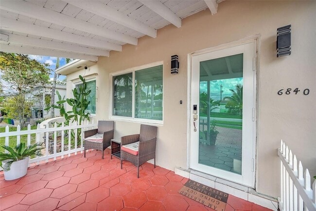 6840 SW 26th Ct in Miramar, FL - Foto de edificio - Building Photo