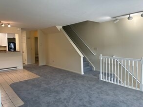 1 Beaver Brook Rd in Danbury, CT - Building Photo - Building Photo