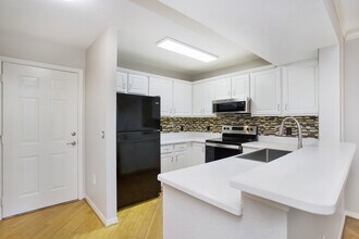 8271 Key Royal Cir, Unit 924 in Naples, FL - Foto de edificio - Building Photo