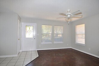 401-403 W Brady St in Decatur, TX - Building Photo - Building Photo