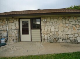 6 Fairview Dr in Round Rock, TX - Building Photo