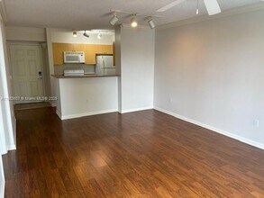 1900 Van Buren St, Unit 311B in Hollywood, FL - Building Photo - Building Photo