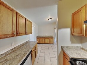 1935 Fouraker Rd in Jacksonville, FL - Foto de edificio - Building Photo