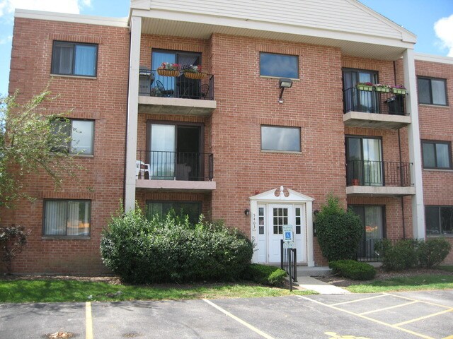 5403 Chateau Dr in Rolling Meadows, IL - Foto de edificio