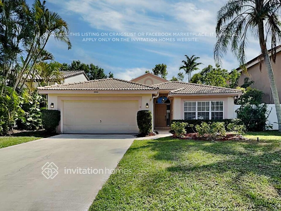 10910 Crescendo Cir in Boca Raton, FL - Building Photo