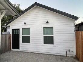 225 1/2 W 56th St in Los Angeles, CA - Building Photo