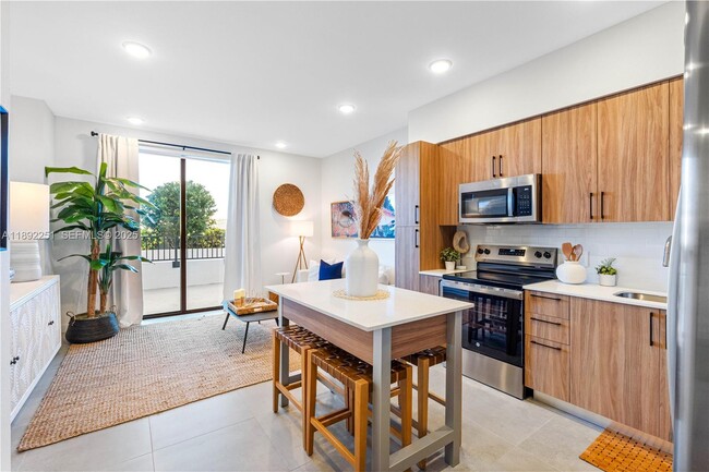 property at 208 N Federal Hwy