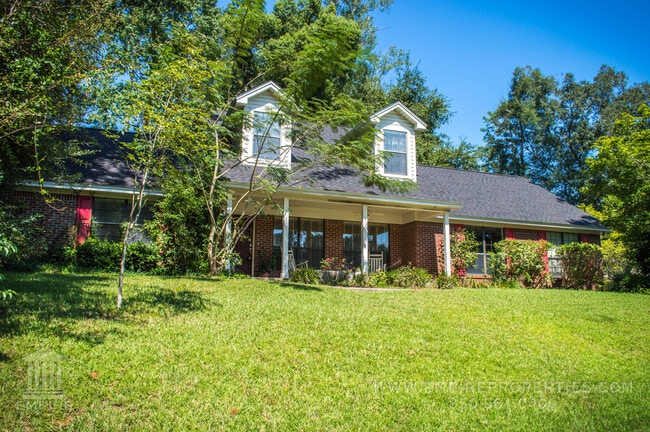 property at 2221 Glenwood Ln