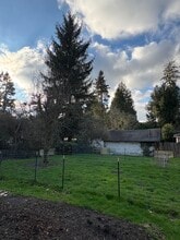 2119 SW Cloverdale St in Seattle, WA - Foto de edificio - Building Photo