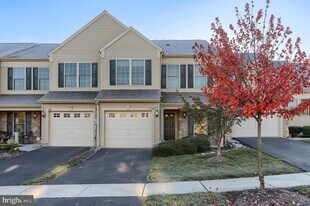 712 Creekside Dr in Hummelstown, PA - Building Photo