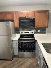 2560 Woodgate Blvd in Orlando, FL - Foto de edificio - Building Photo