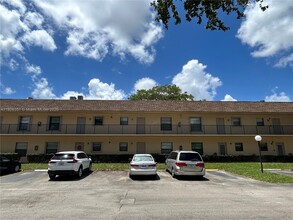 200 Gate Rd in Hollywood, FL - Building Photo - Building Photo