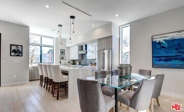 4429 Tujunga Ave in Los Angeles, CA - Foto de edificio - Building Photo